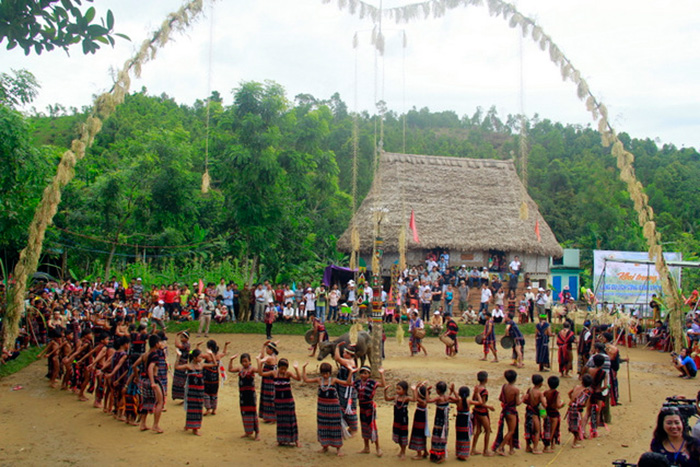 festival on traditional culture of co tu ethnic to open in da nang