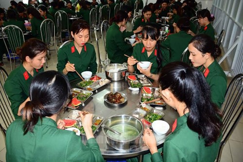 hinh anh: nhung ngay dau trong quan ngu cua cac nu chien si hinh 14