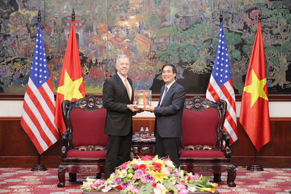 US Ambassador Ted Osius visits Hung King Temple