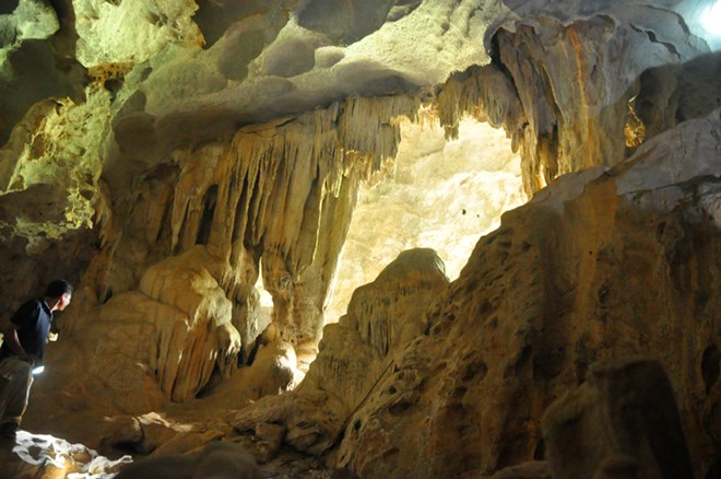 23 newly discovered caves in Ha Long Bay found