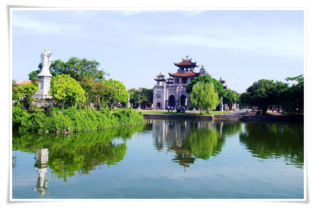 An one-day tour in Ninh Binh, home to VN’s most beautiful stone church