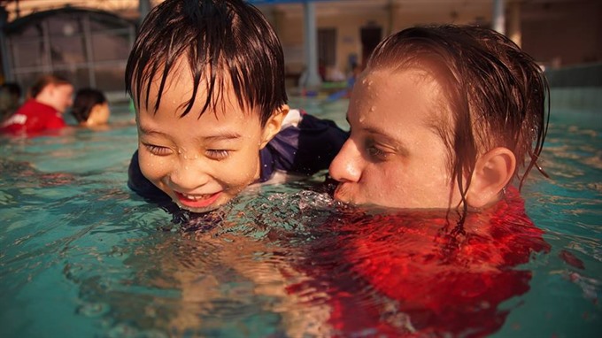 australian coaches offer free swimming lessons for vietnamese children