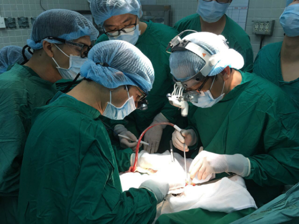 In a heartbeat: Doctors, police rush donated heart from Hanoi to Saigon
