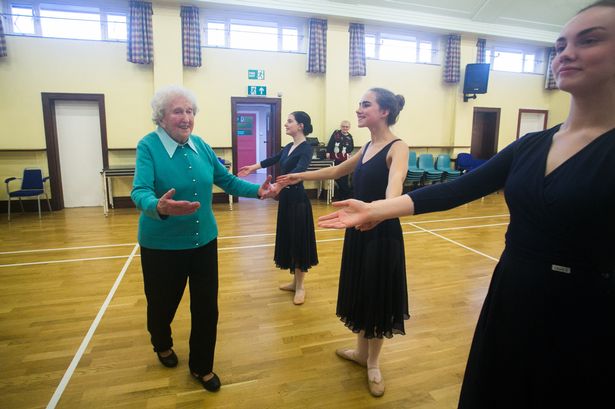 97-year-old ballet teacher keeps teaching