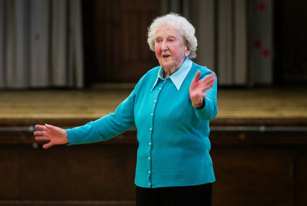 97-year-old ballet teacher keeps teaching