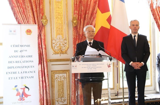 Vietnam, France mark 45th anniversary of diplomatic ties in Paris