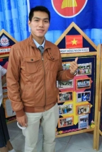Vietnamese man teaching Vietnamese in Thailand