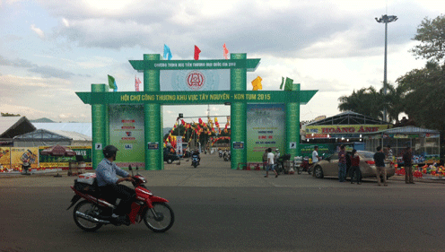 kon tum hosts central highlands industry and trade fair 2015