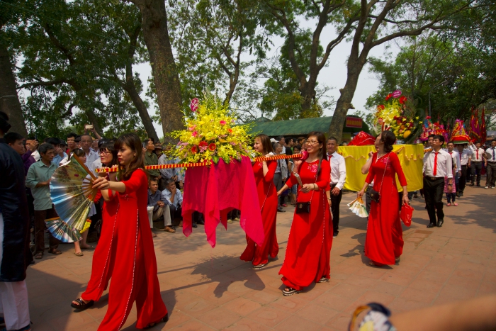 Thousands flock to Lý Kings festival
