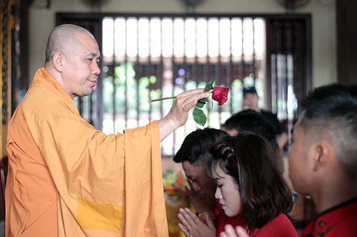 Buddhist wedding ceremony organised for 14 couples in Hanoi