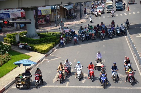 The elderly, children in HCM City advised to stay in, avoid outside heat