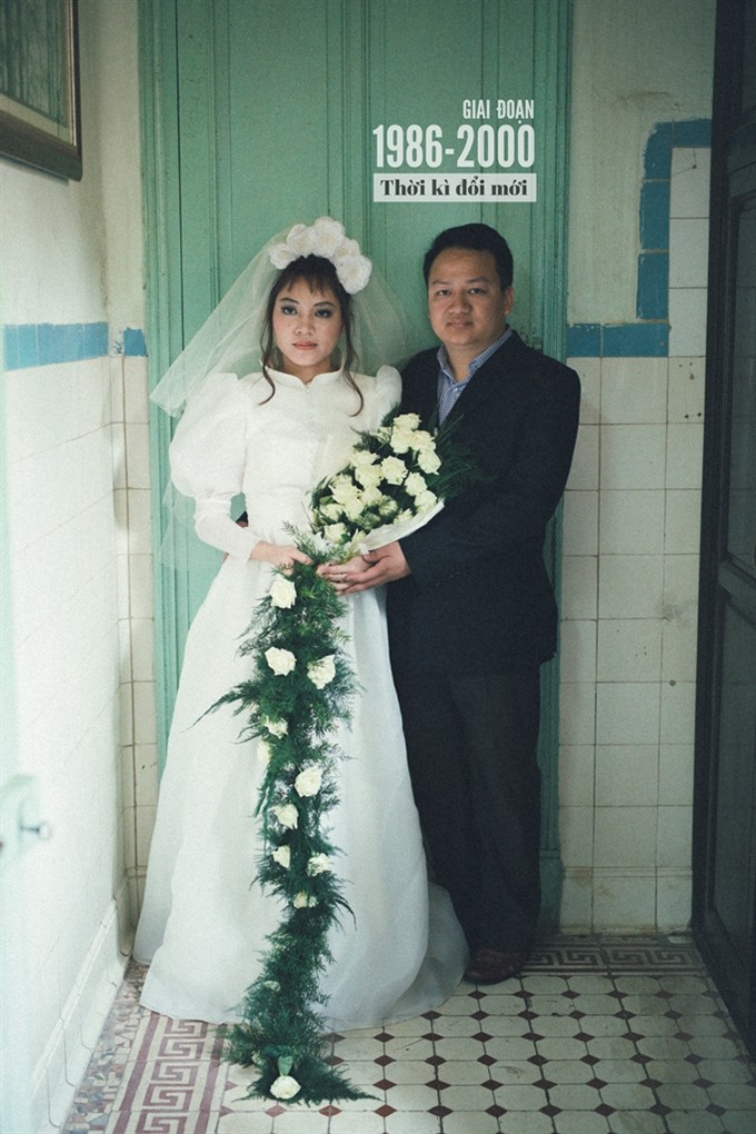 Vietnamese wedding costumes over past 100 years in a photo collection