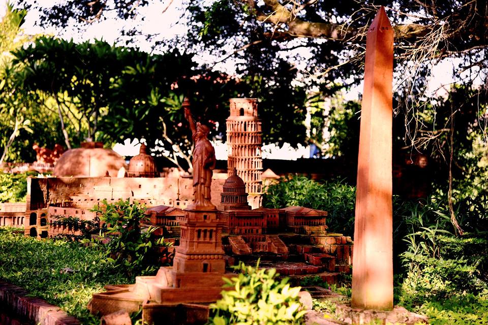 Visiting wonders of the world at Thanh Ha Terracotta Park