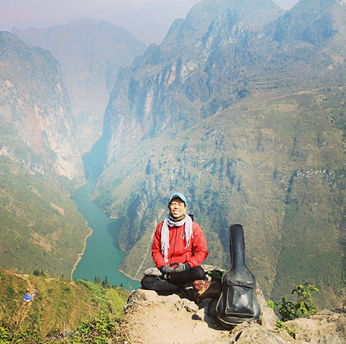 Ha at the north pole of Vietnam. After finishing the trip Ha made a new friend and they headed off together to Ma Pi Leng, one of the the most dangerous mountain passes in Vietnam. Photo provided by Ho Nhat Ha.Â 