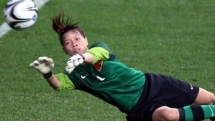 Female goalkeeper Kieu Trinh honoured with Labour Order, third class