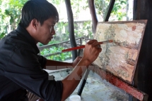 from bark to art young painter uses cajuput as canvas