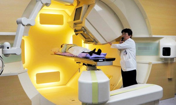 Japan to support Vietnam in modern cancer treatment
