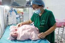 Doctors save woman pregnant with triplets