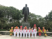lenins statue in president ho chi minhs hometown symbol of close knit relations