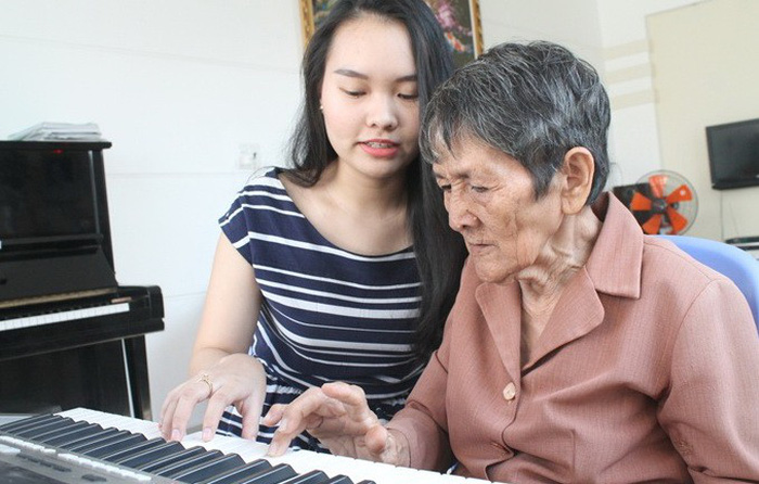 vietnamese-grandma-pursues-passion-for-music-in-her-80s-vietnam-times