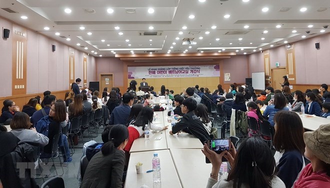 more koreans interest in vietnamese language