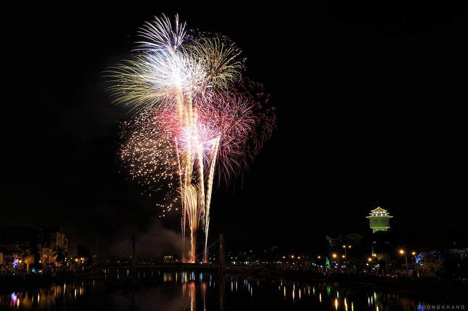 Fireworks to light up HCM City sky on National Reunification Day