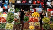 vietnams small vendors fight supermarkets with social media