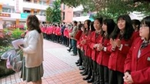 my lai peace foundation presents gifts to aodioxin victims and poor students in three provinces
