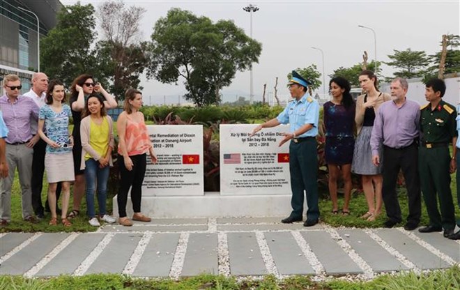 US delegation visits dioxin detoxification project in Da Nang