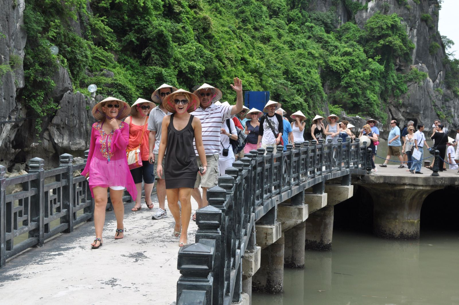 Vietnam jumps five grades in tourism competitive edge