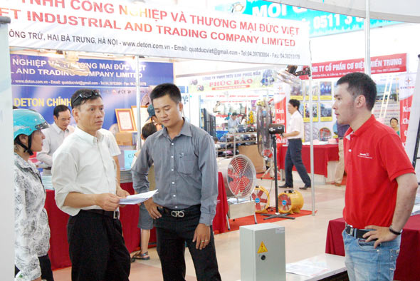 over 300 booths join in da nang industry trade fair 2015