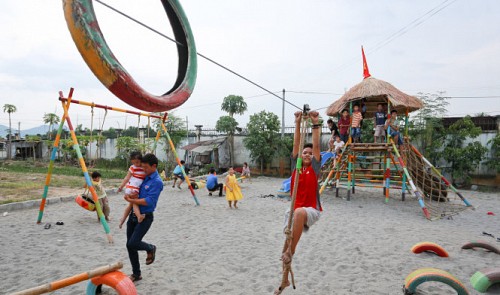 Vietnam volunteers build free-of-charge playgrounds to limit kids from using Internet