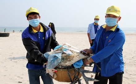 over 1000 young people clean up coastal environment