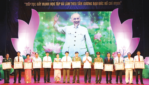 nearly 50 outstanding individuals and collectives honoured for following president ho chi minhs ethics example