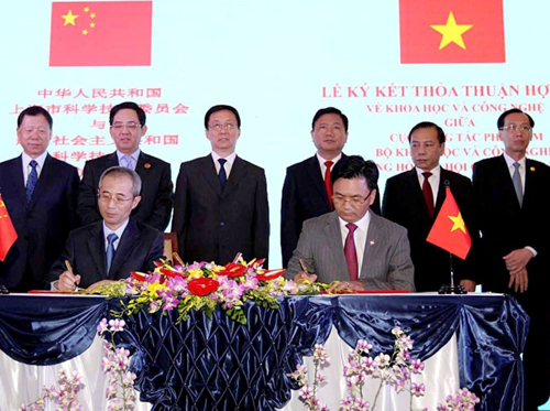 strengthening cooperation between ho chi minh city and shanghai