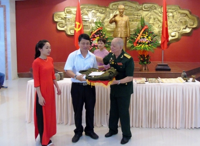 presenting documents and exhibits about president ho chi minh