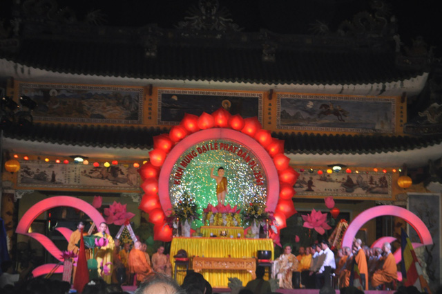Thousands of residents and visitors attend Buddha's Birthday Festival