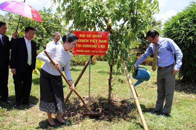Ceremony marked President Ho Chi Minh’s birthday in Laos