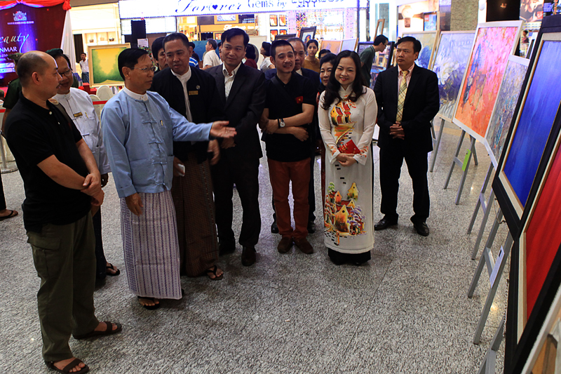 Exhibition on Vietnamese, Myanmar cultures, people helps promoting cultural exchange