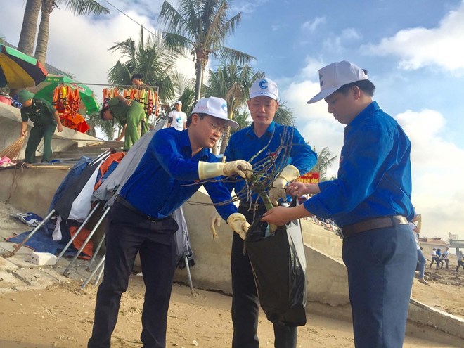 thanh hoa campaign launched to clean up marine environment