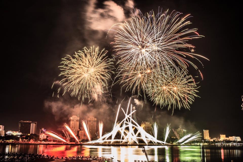 france and us teams lit up da nang sky