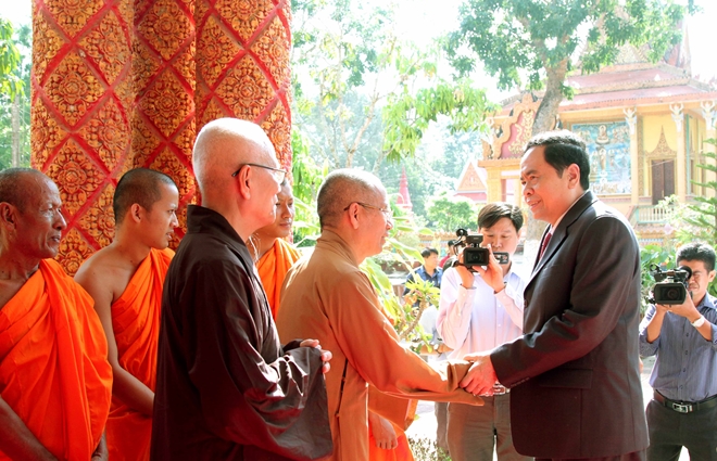 Buddhist dignitaries and followers congratulated on Lord Buddha's Birthday