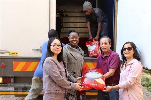 Vietnam sends two tonnes of food to Zimbabwe cyclone victims