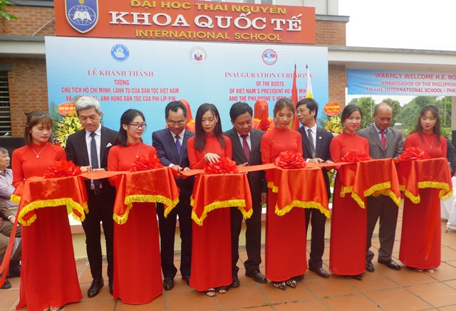 Unveiling of busts of President Ho Chi Minh, Filipino National Hero ...