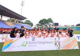 national mens football coach park hang seo inspires children to pursue their dreams