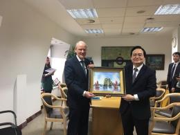 vietnam uk seek stronger educational cooperation