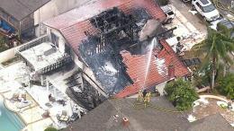 5 dead after plane crashes into california house