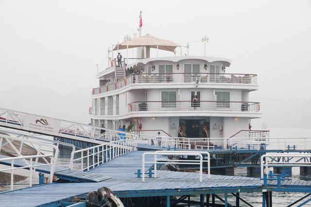 North Korean delegation visits Ha Long Bay