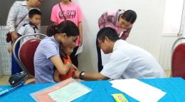 zhishan foundation offers health check up to children with disabilities in quang binh