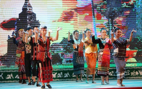 600 artisans perform in festival of ethnics in Vietnamese, Lao border provinces